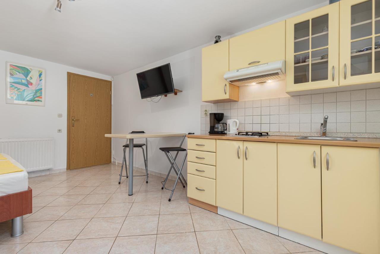 Haus Eva Apartment Новиград Екстериор снимка