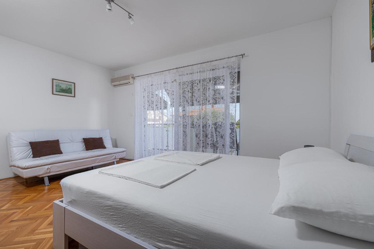 Haus Eva Apartment Новиград Екстериор снимка