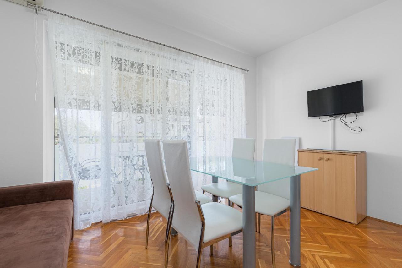 Haus Eva Apartment Новиград Екстериор снимка