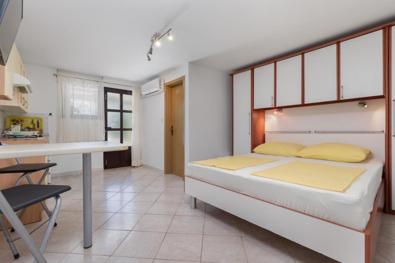 Haus Eva Apartment Новиград Екстериор снимка