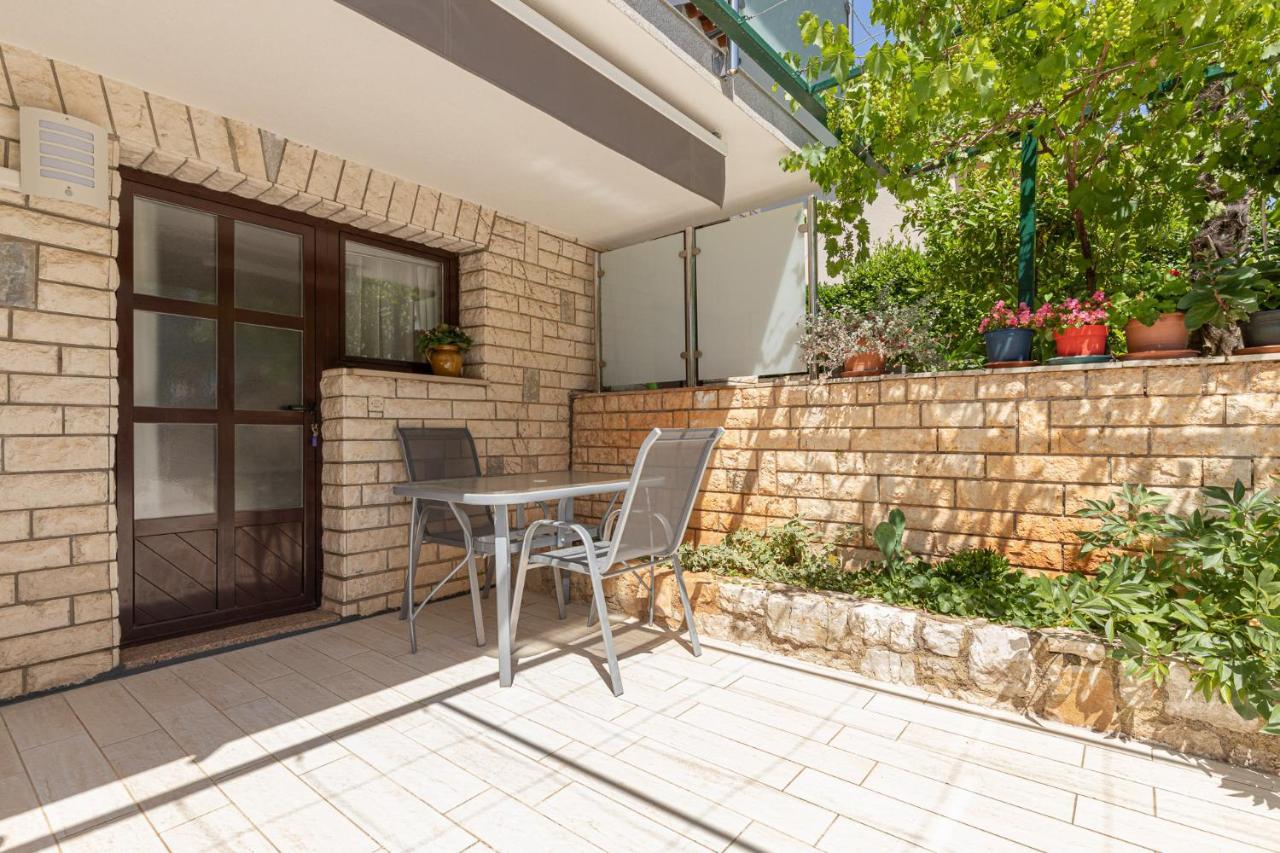 Haus Eva Apartment Новиград Екстериор снимка