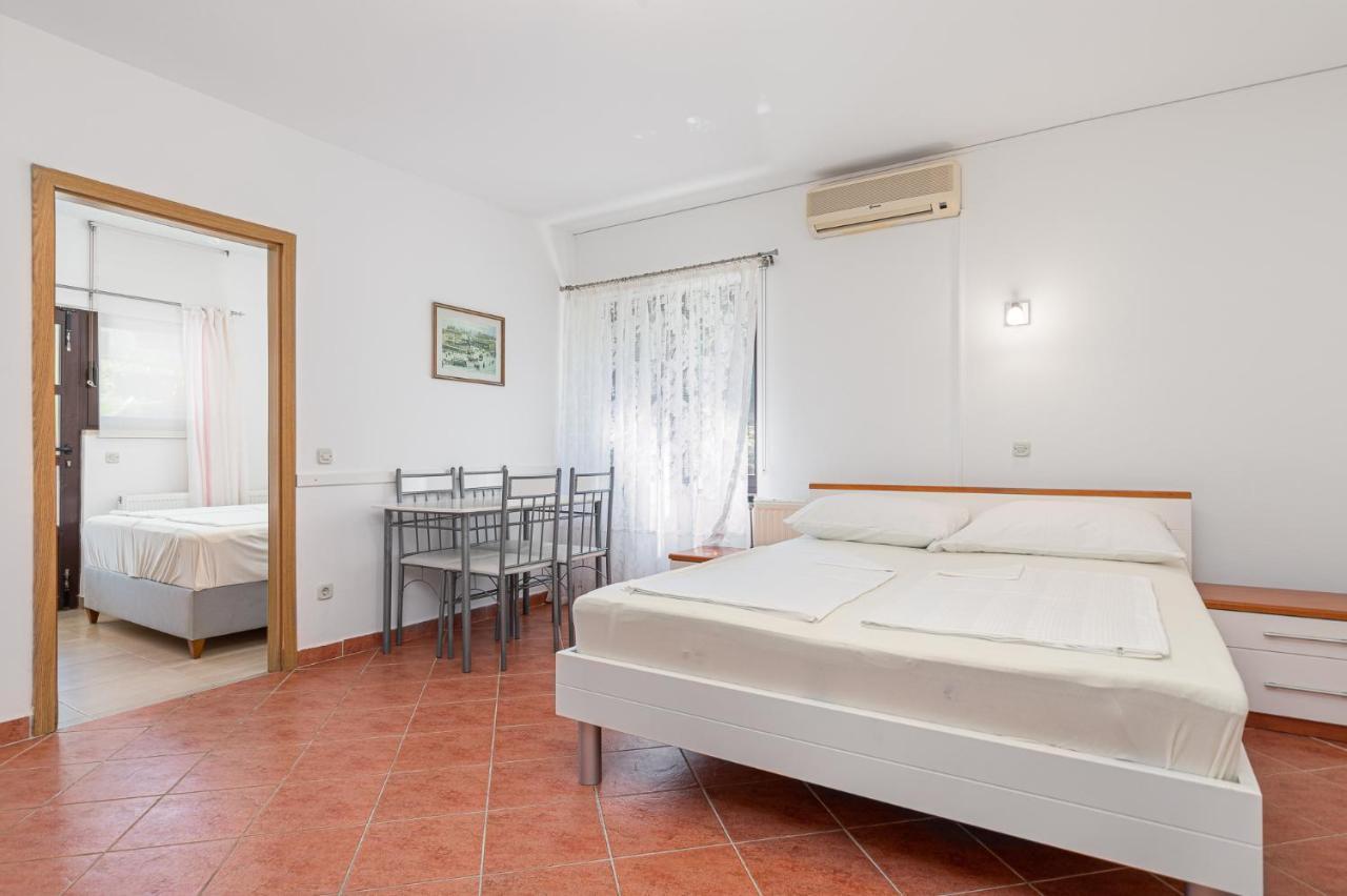 Haus Eva Apartment Новиград Екстериор снимка
