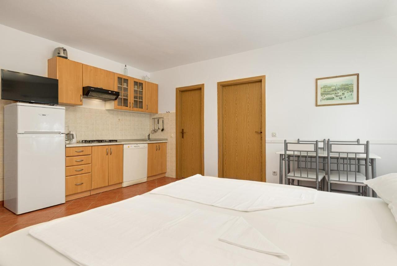 Haus Eva Apartment Новиград Екстериор снимка